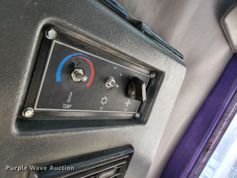 image for item KH9749 2004 Elgin Pelican Series P  street sweeper truck