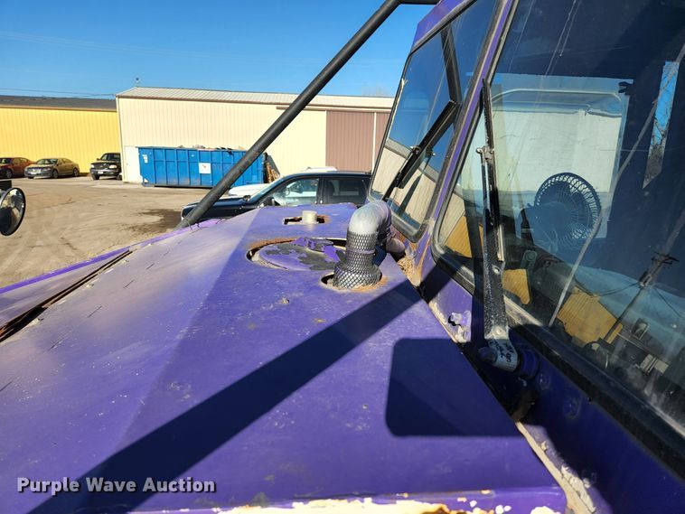 image for item KH9749 2004 Elgin Pelican Series P  street sweeper truck