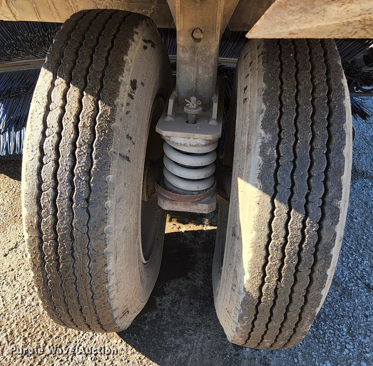 image for item KH9749 2004 Elgin Pelican Series P  street sweeper truck