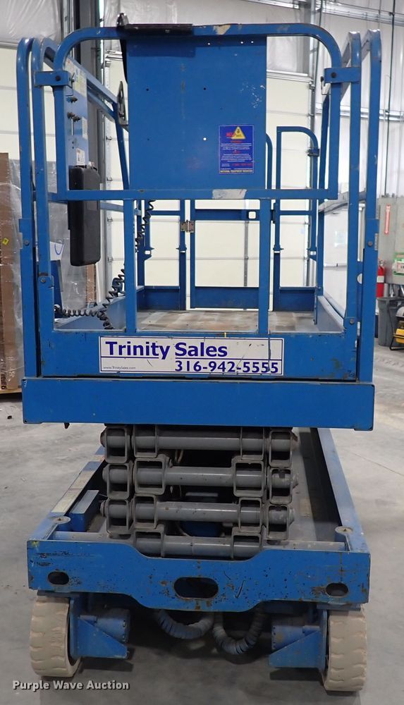 image for item DC4068 2003 Genie GS2646  scissor lift