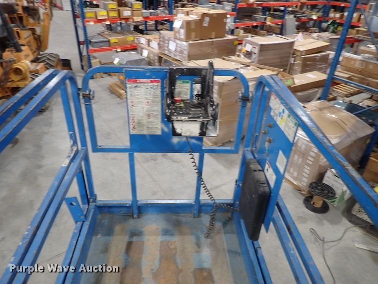 image for item DC4068 2003 Genie GS2646  scissor lift