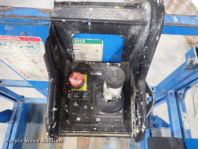 image for item DC4068 2003 Genie GS2646  scissor lift