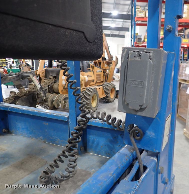 image for item DC4068 2003 Genie GS2646  scissor lift