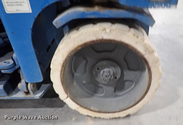 image for item DC4068 2003 Genie GS2646  scissor lift