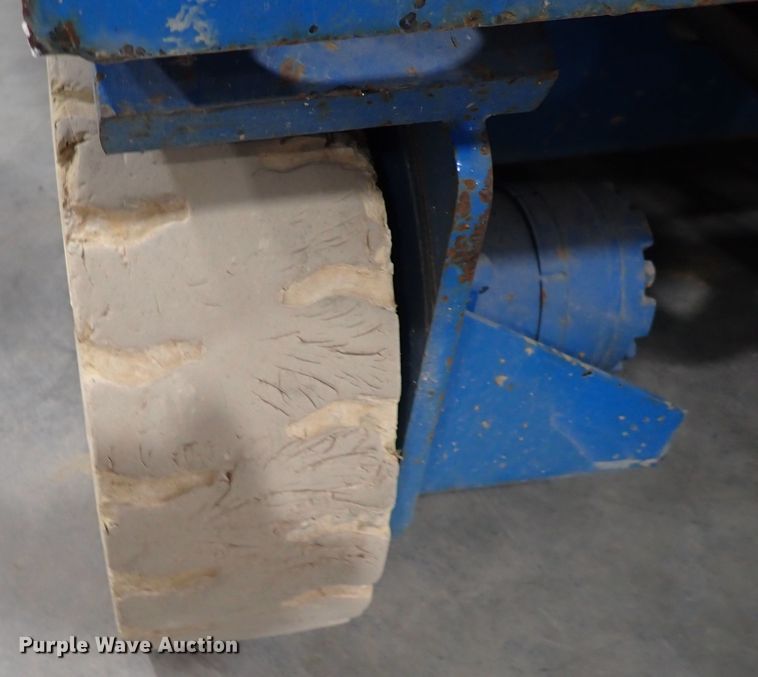 image for item DC4068 2003 Genie GS2646  scissor lift