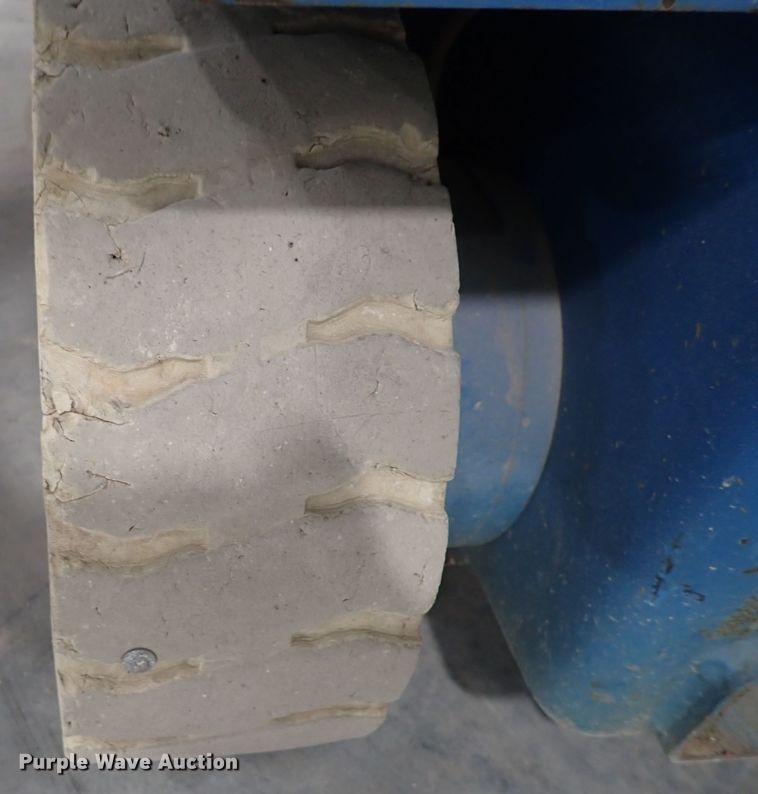 image for item DC4068 2003 Genie GS2646  scissor lift