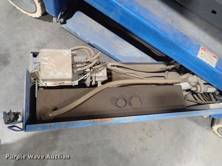 image for item DC4068 2003 Genie GS2646  scissor lift