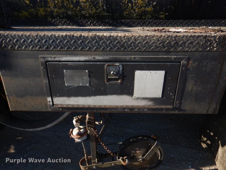 image for item DE7519 1985 Ford F800  oil distributor truck