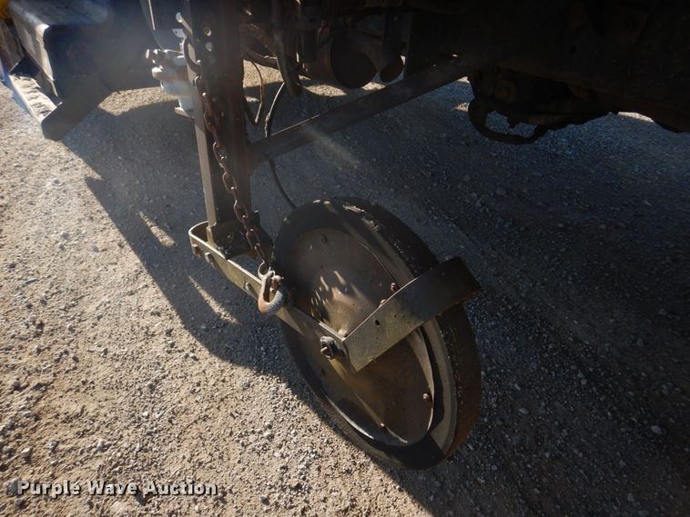 image for item DE7519 1985 Ford F800  oil distributor truck