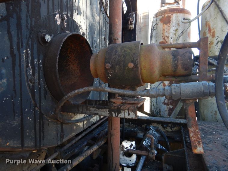 image for item DE7519 1985 Ford F800  oil distributor truck