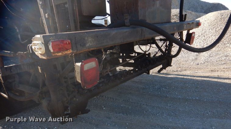 image for item DE7519 1985 Ford F800  oil distributor truck