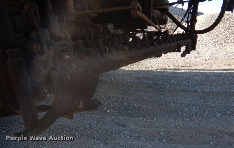 image for item DE7519 1985 Ford F800  oil distributor truck