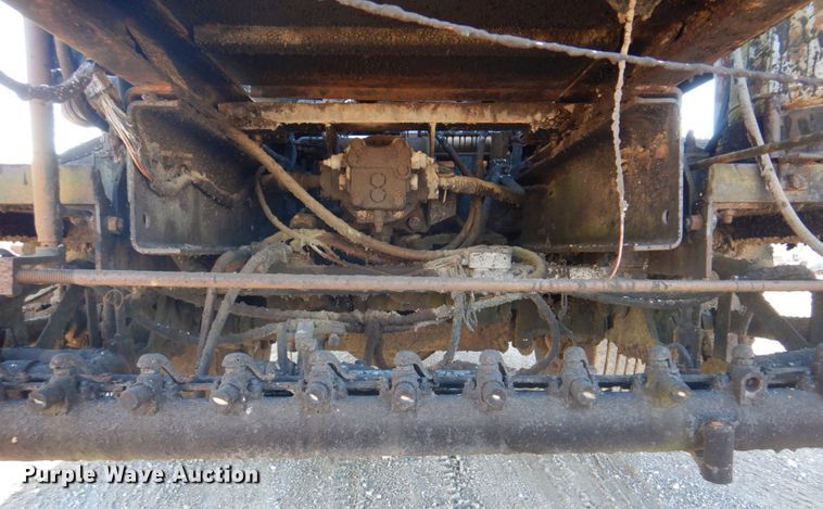 image for item DE7519 1985 Ford F800  oil distributor truck