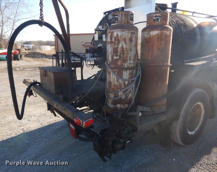 image for item DE7519 1985 Ford F800  oil distributor truck