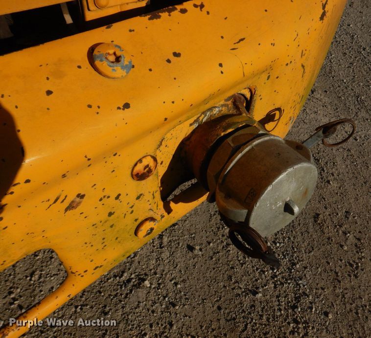 image for item DE7519 1985 Ford F800  oil distributor truck