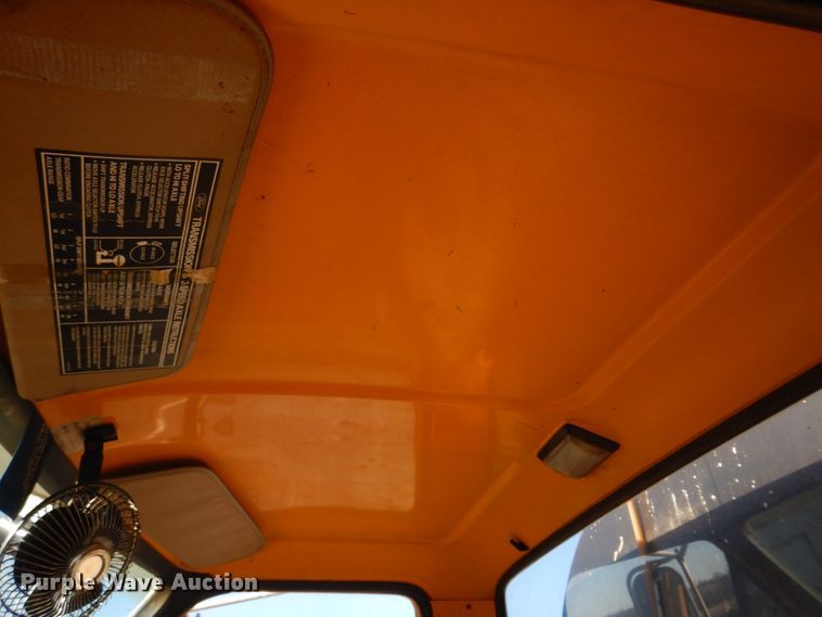 image for item DE7519 1985 Ford F800  oil distributor truck