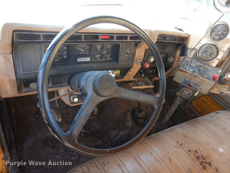 image for item DE7519 1985 Ford F800  oil distributor truck