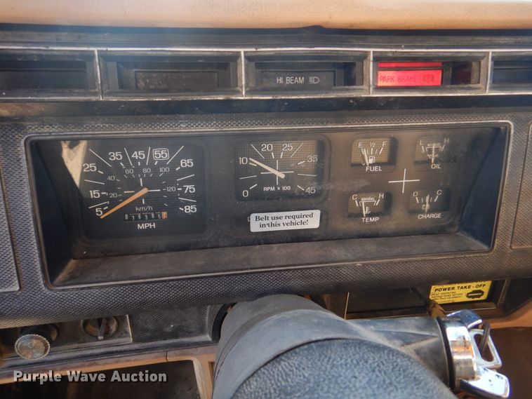 image for item DE7519 1985 Ford F800  oil distributor truck