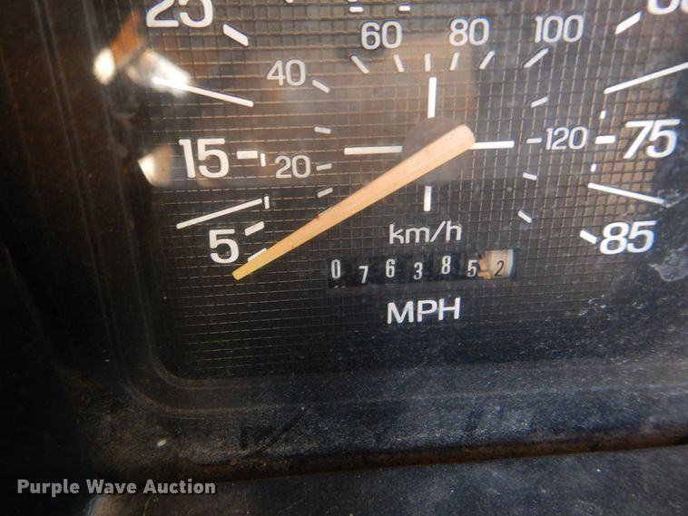 image for item DE7519 1985 Ford F800  oil distributor truck