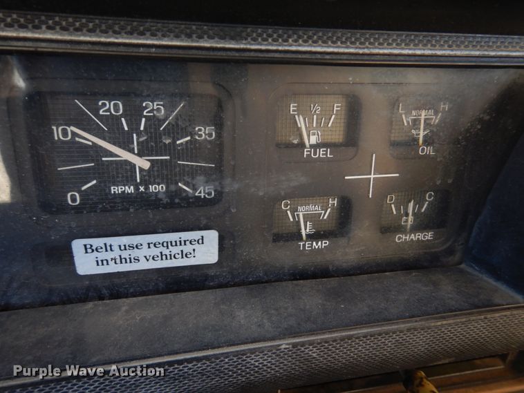 image for item DE7519 1985 Ford F800  oil distributor truck