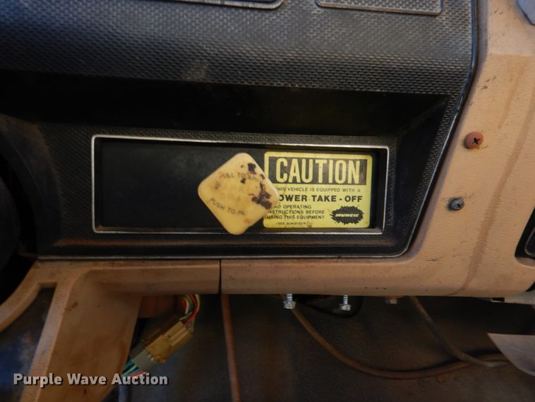 image for item DE7519 1985 Ford F800  oil distributor truck