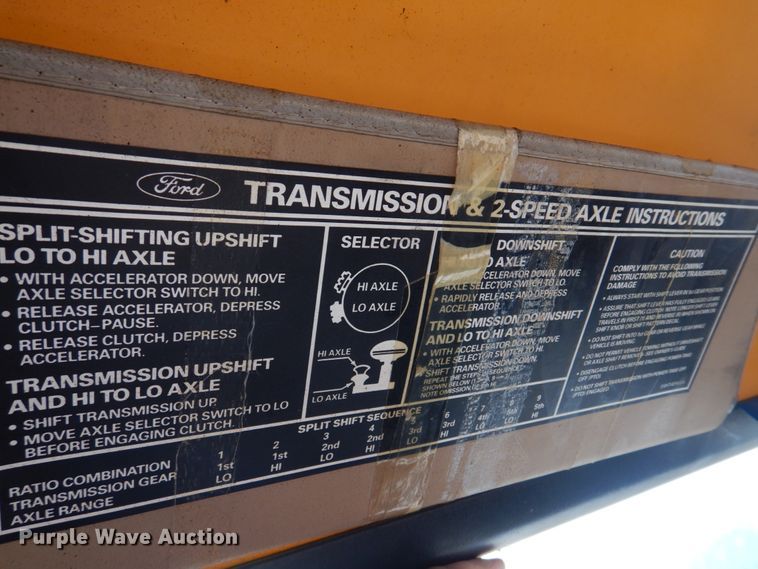 image for item DE7519 1985 Ford F800  oil distributor truck