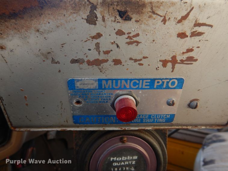 image for item DE7519 1985 Ford F800  oil distributor truck