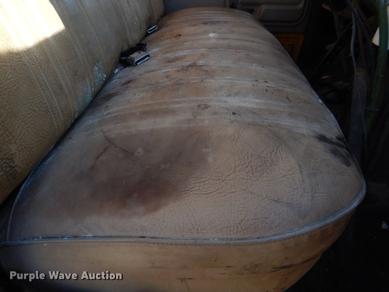 image for item DE7519 1985 Ford F800  oil distributor truck