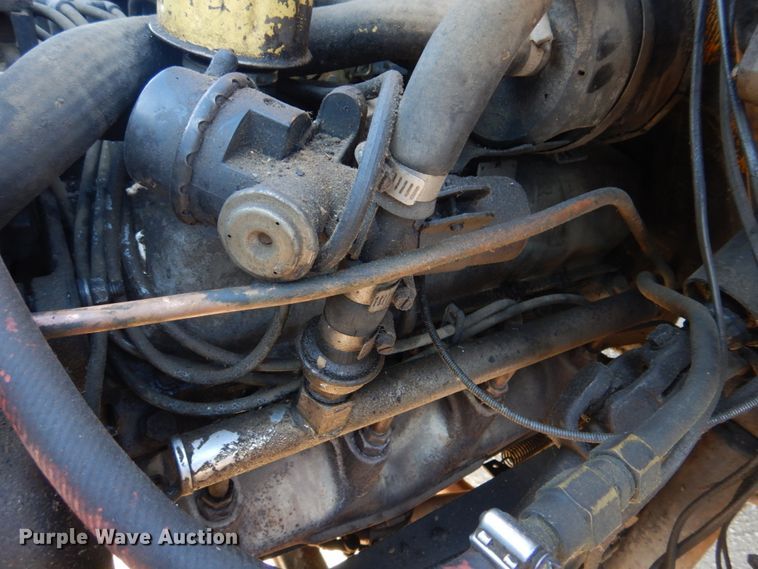 image for item DE7519 1985 Ford F800  oil distributor truck