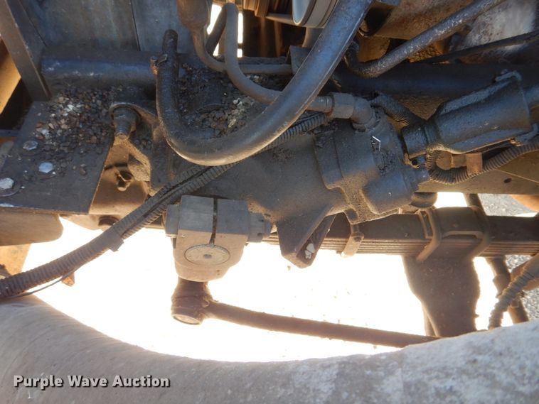 image for item DE7519 1985 Ford F800  oil distributor truck