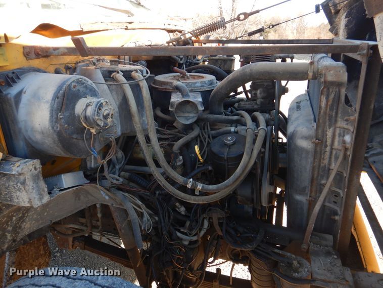 image for item DE7519 1985 Ford F800  oil distributor truck