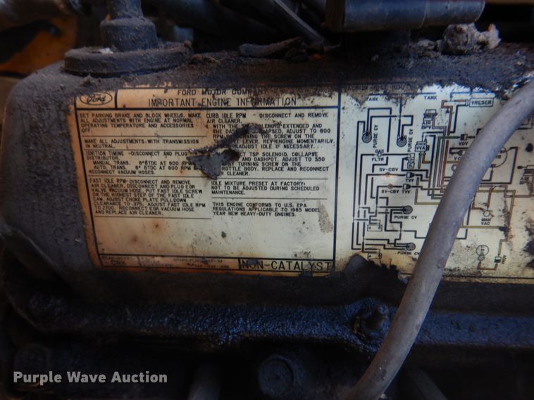 image for item DE7519 1985 Ford F800  oil distributor truck