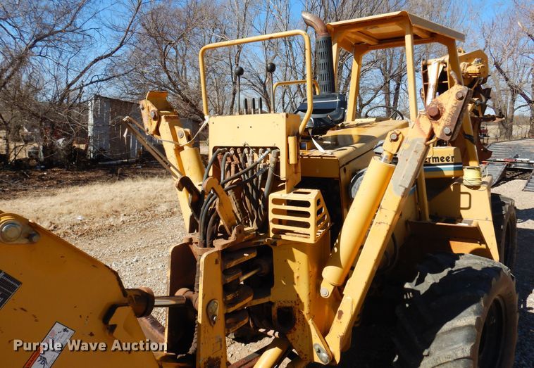 image for item DF0072 2005 Vermeer V120  cable plow