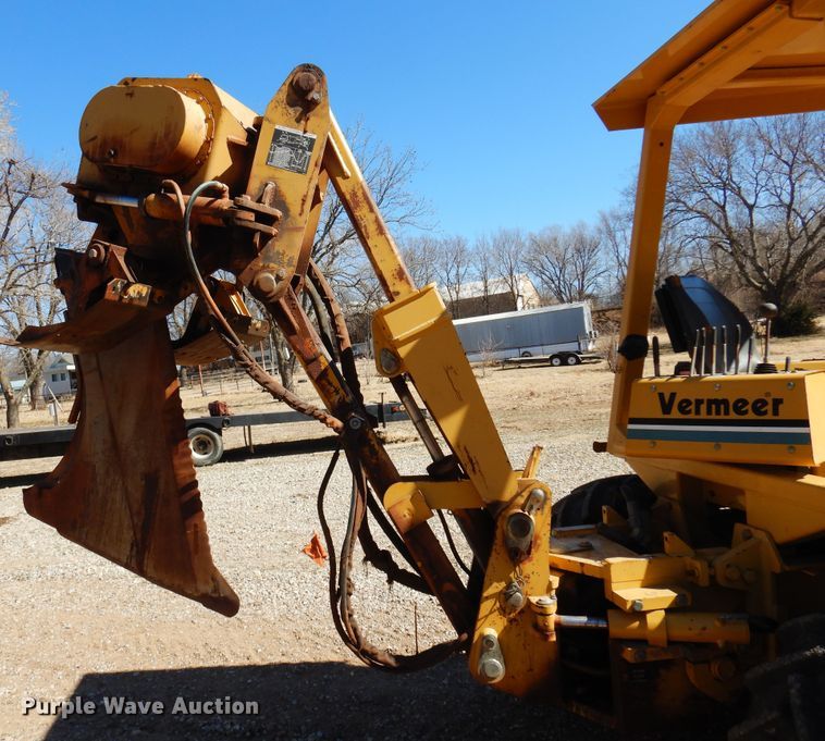 image for item DF0072 2005 Vermeer V120  cable plow