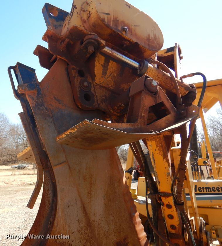 image for item DF0072 2005 Vermeer V120  cable plow