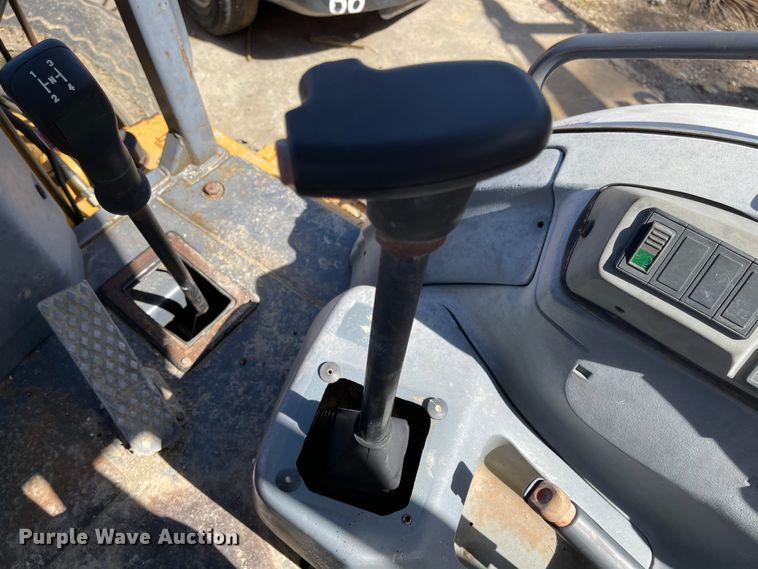 image for item DI8636 New Holland 555E  backhoe