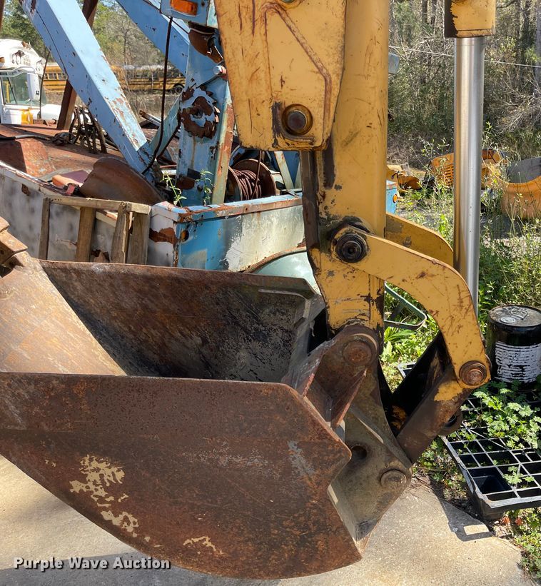 image for item DI8636 New Holland 555E  backhoe