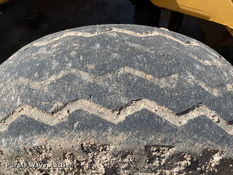 image for item DI8636 New Holland 555E  backhoe