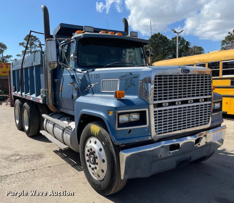 image for item DI8637 1987 Ford LTL9000  dump truck
