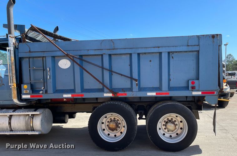 image for item DI8637 1987 Ford LTL9000  dump truck