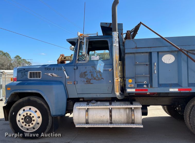 image for item DI8637 1987 Ford LTL9000  dump truck