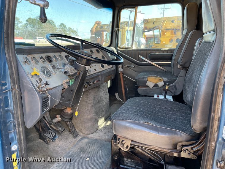 image for item DI8637 1987 Ford LTL9000  dump truck