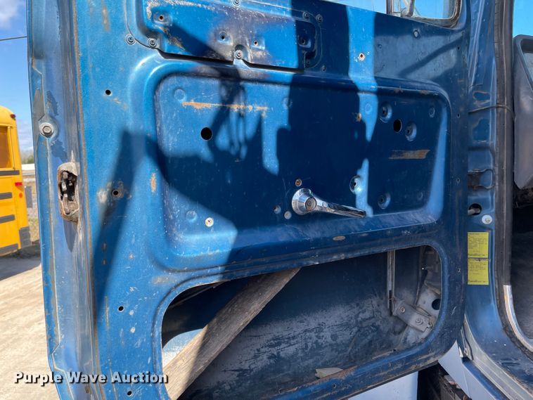 image for item DI8637 1987 Ford LTL9000  dump truck