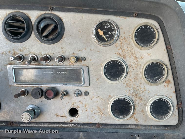 image for item DI8637 1987 Ford LTL9000  dump truck