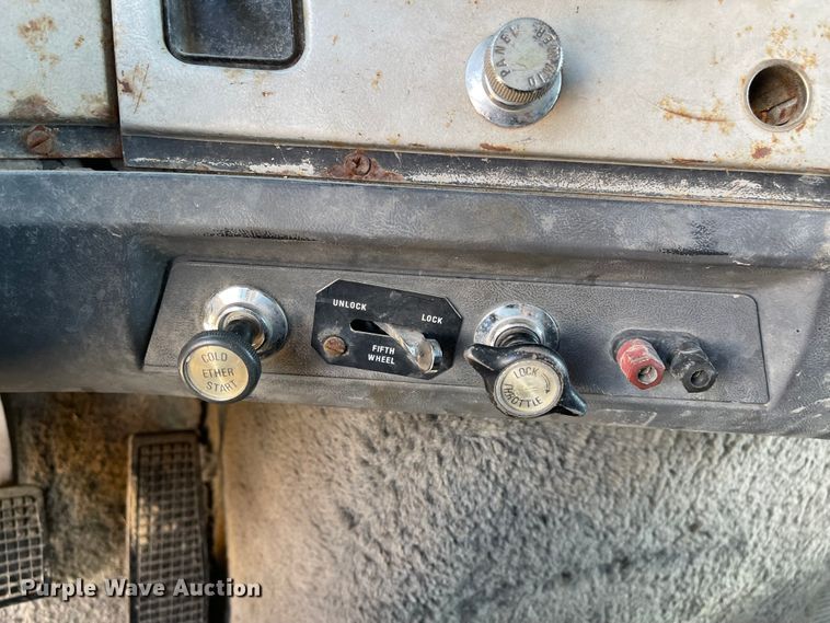 image for item DI8637 1987 Ford LTL9000  dump truck