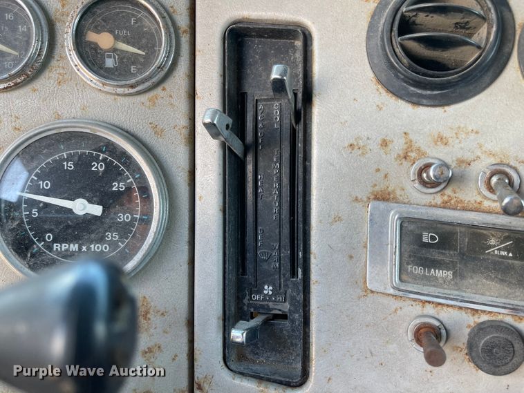 image for item DI8637 1987 Ford LTL9000  dump truck