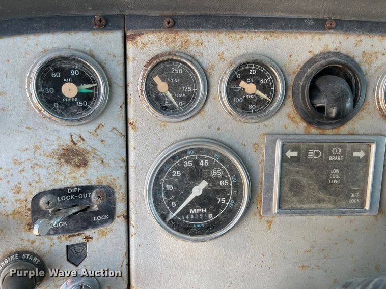 image for item DI8637 1987 Ford LTL9000  dump truck