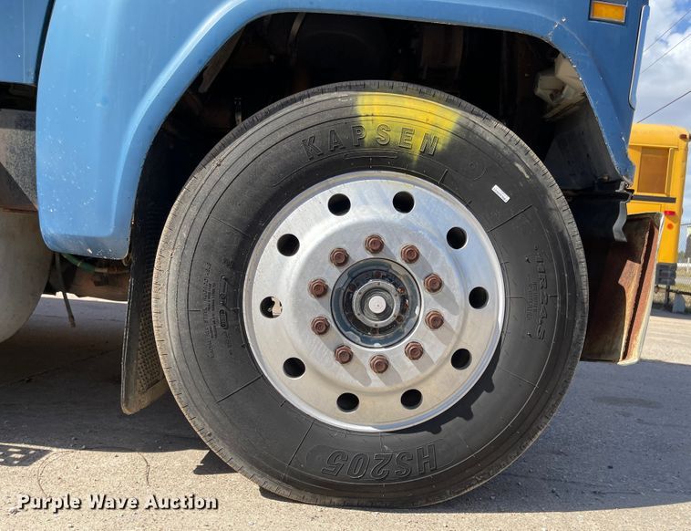 image for item DI8637 1987 Ford LTL9000  dump truck