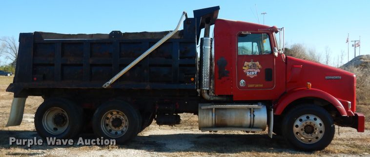 image for item DI8648 2001 Kenworth T800  dump truck
