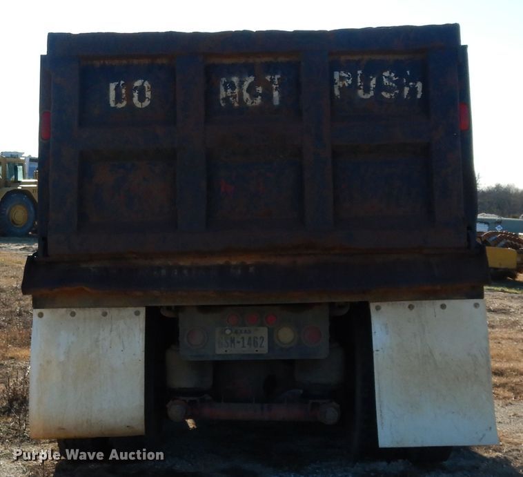 image for item DI8648 2001 Kenworth T800  dump truck